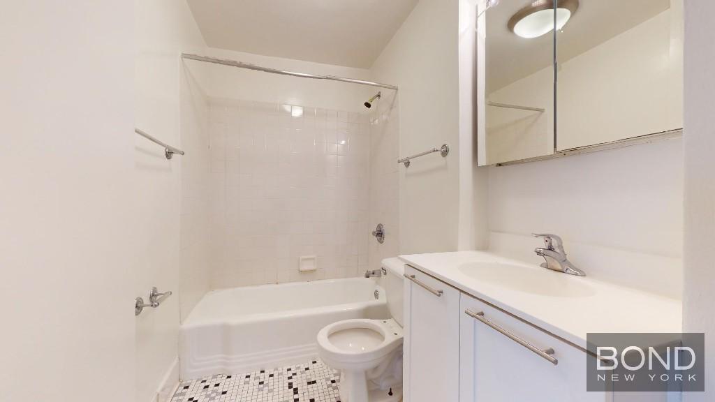 Foto del edificio - 236 E 36th St