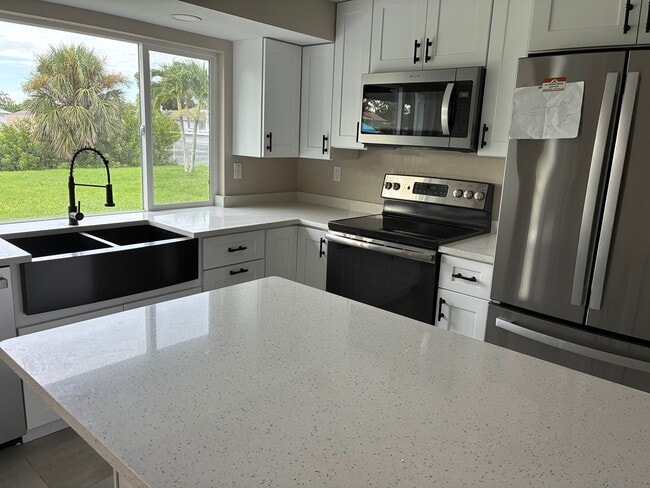 Foto del edificio - 5103 Condado Terrace