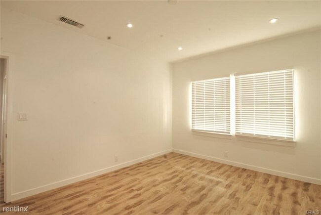 Building Photo - 629 1/2 S Ridgeley Dr