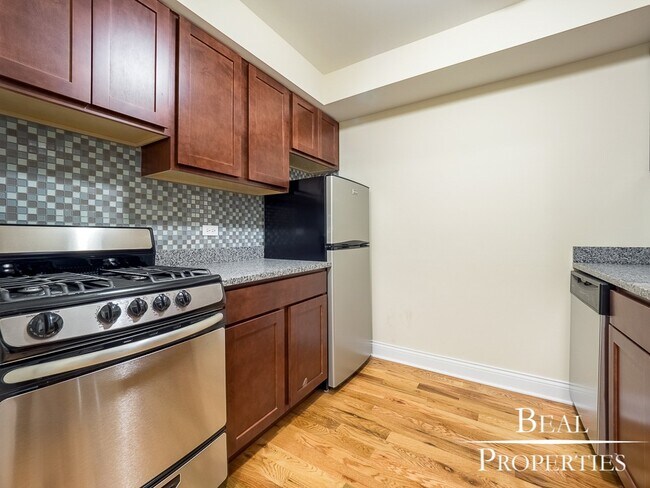 Building Photo - 555 W Arlington Pl