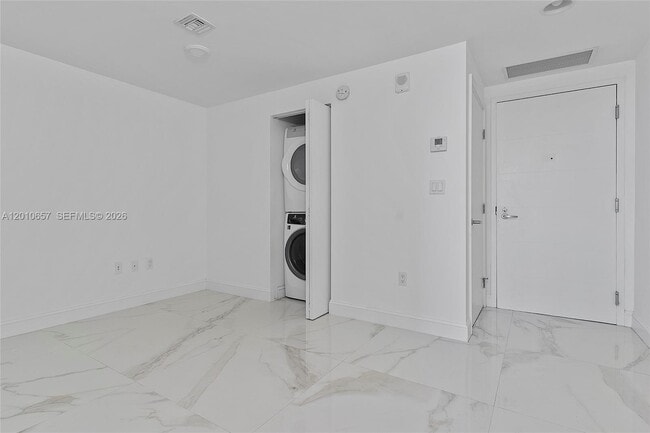 Building Photo - 16385 Biscayne Blvd