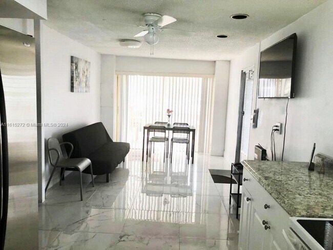 Foto del edificio - 141 McArthur Pkwy