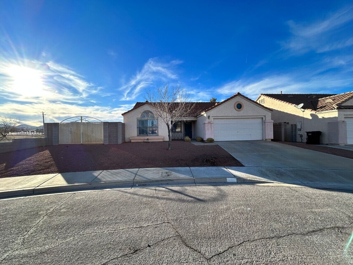 Foto principal - Welcome Home! Charming 3 Bedroom, 2 Bath, ...