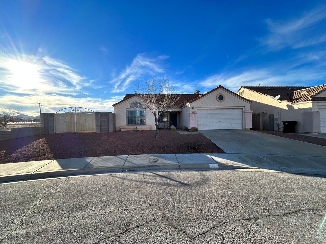 Primary Photo - Welcome Home! Charming 3 Bedroom, 2 Bath, ...