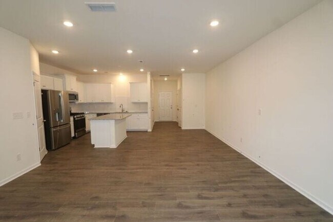 Foto del edificio - 3BR/3BA Townhome w/ Patio + Community Pool in Matthews