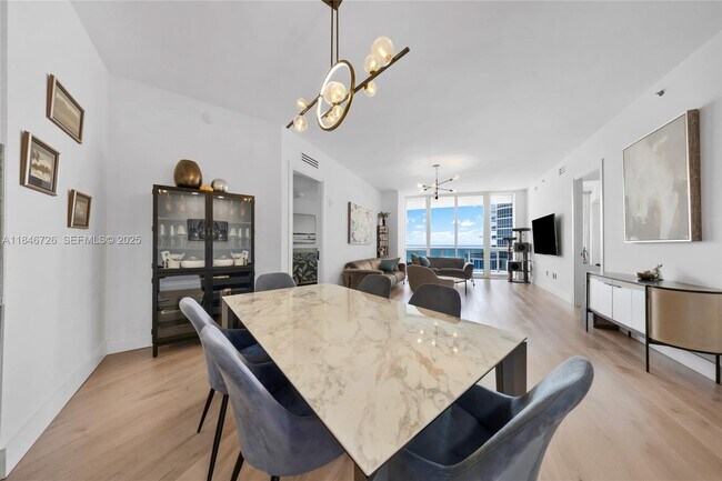 Foto del edificio - 16001 Collins Ave