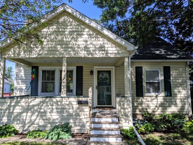 Building Photo - College Ave House Rental
