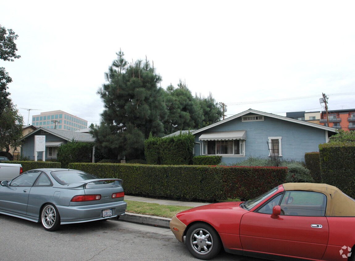 tree obstruction. No side or rear view. - Lourine Court Apartments