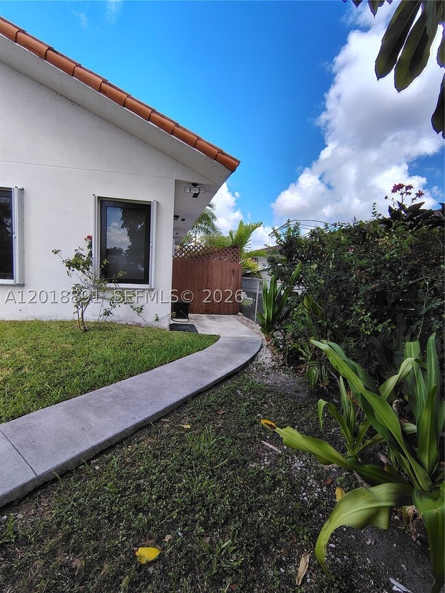 Building Photo - 1100 SW 88th Ave