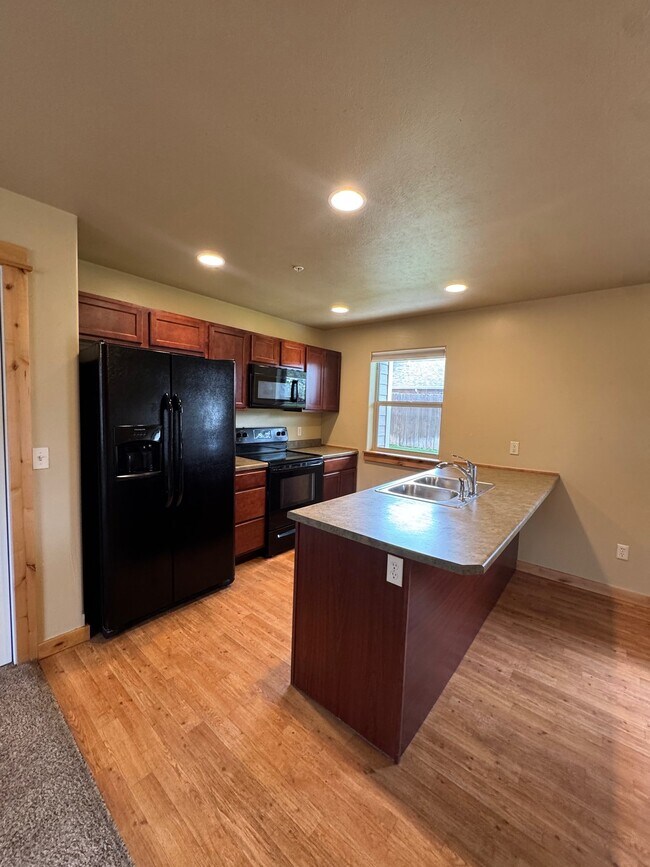 Building Photo - 171 Talon Way