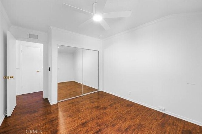 Foto del edificio - 467 W Roberta Ave