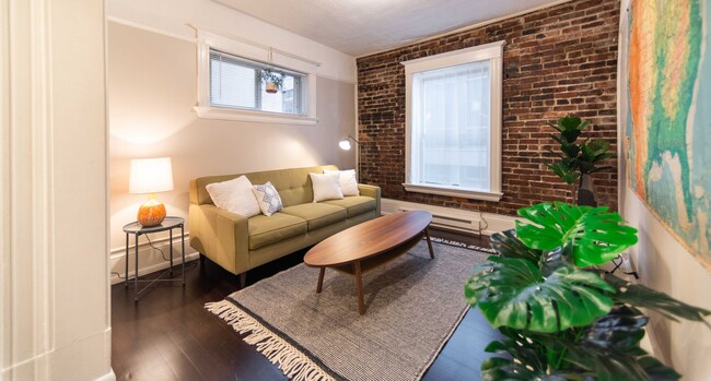 Interior Photo - Goldie