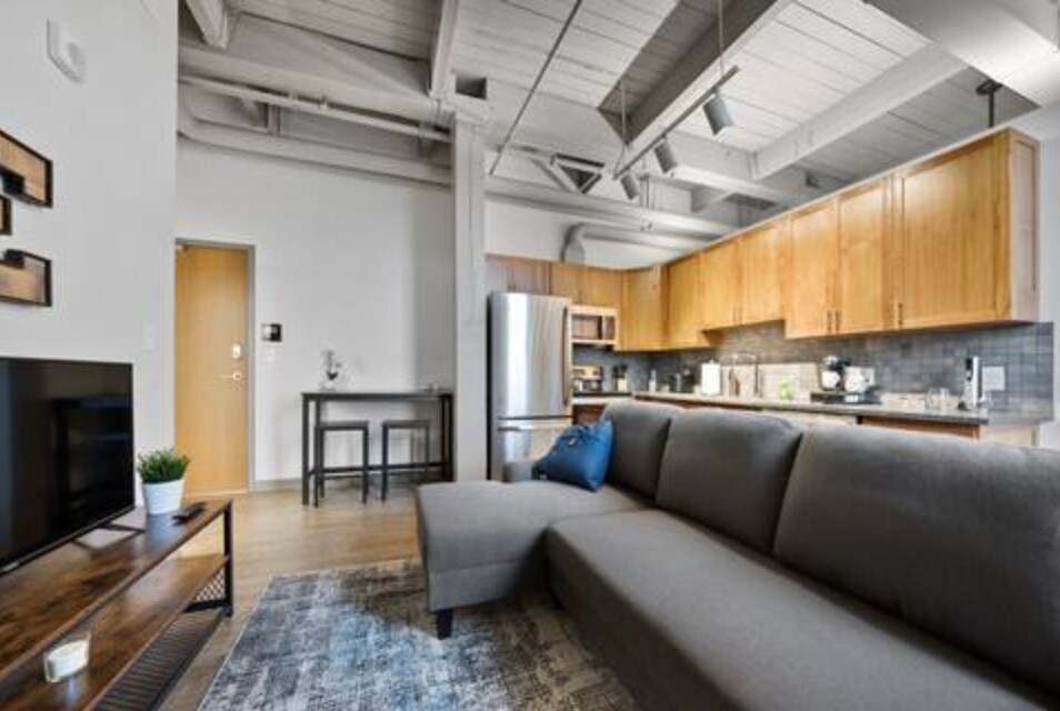 2125 Superior Living – photo 2