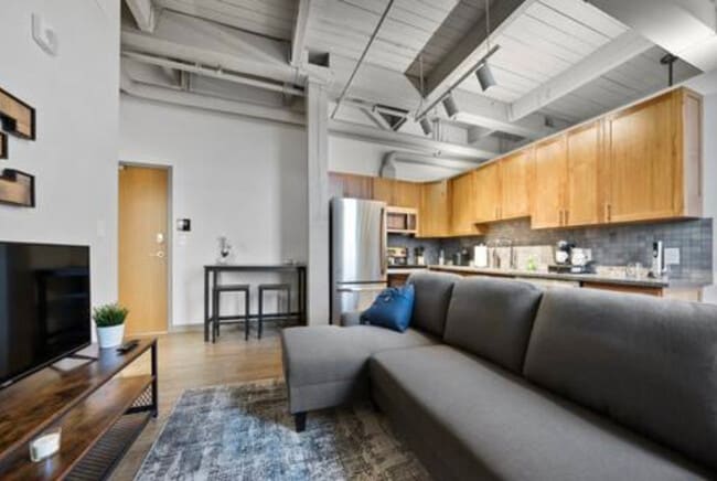 Building Photo - 2125 Superior Living