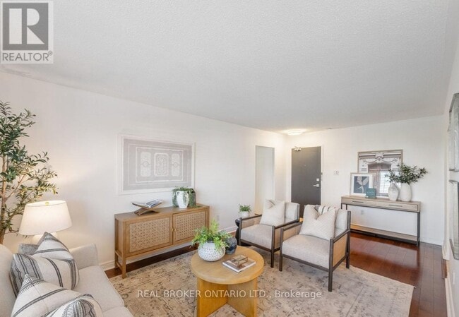 Building Photo - 1660 Bloor St