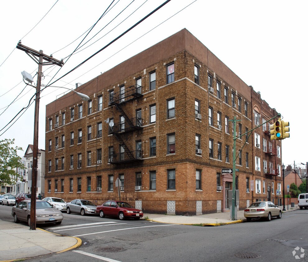 Primary Photo - 4603 Hudson Ave