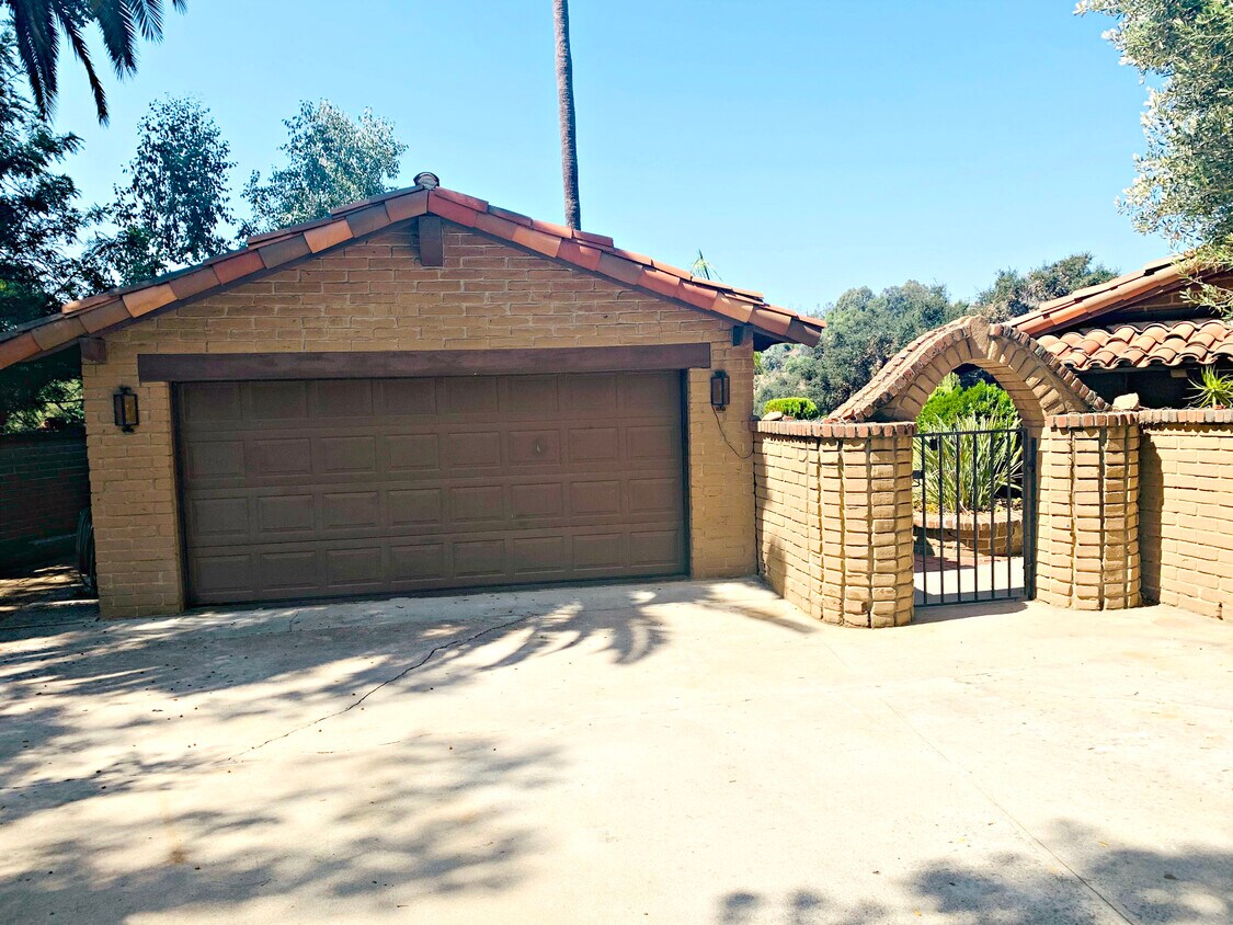 Primary Photo - 2835 Verda Ave