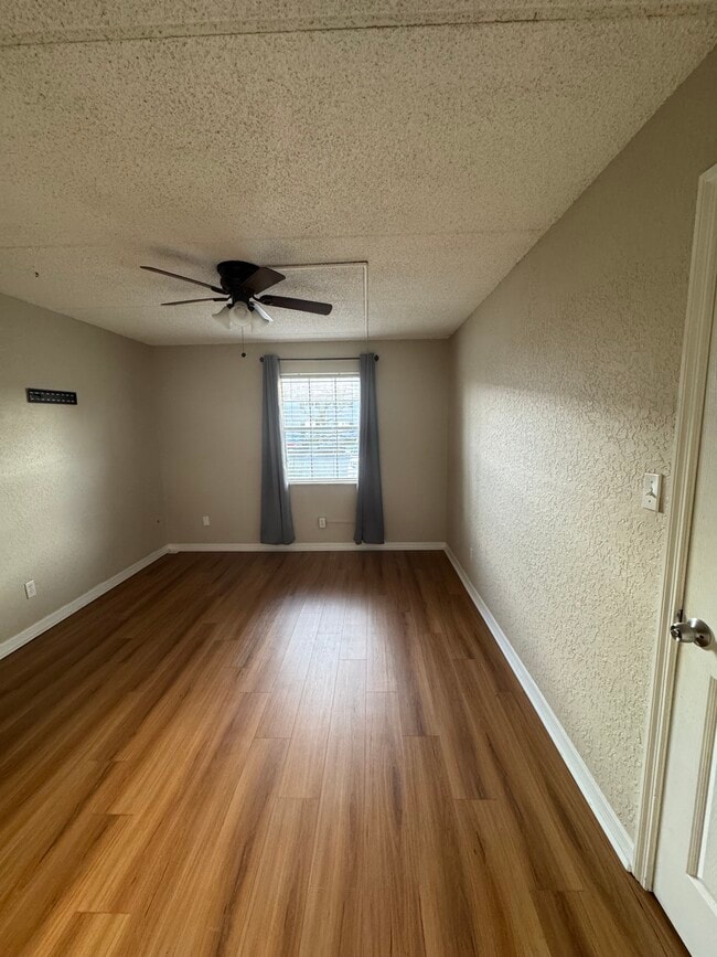Building Photo - 233 Lewfield Cir