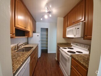 Building Photo - 825 N Humboldt St