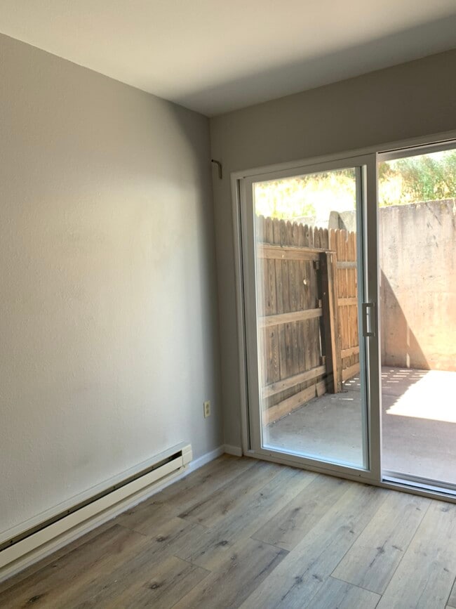 Dining area - 901 Florida Rd