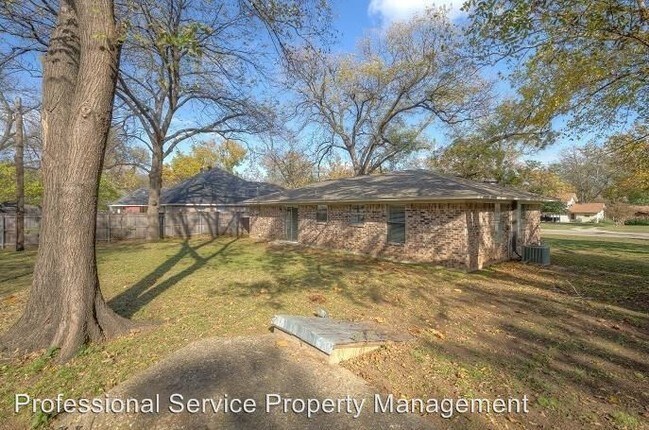 Building Photo - 3 br, 1 bath House - 501 N Main Street