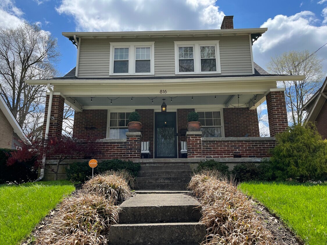 Building Photo - 816 Oak Hill Dr