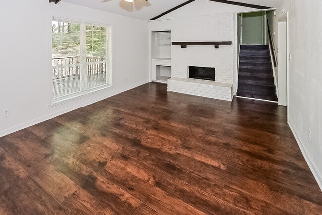 Foto del edificio - 1401 Jennifer Dr