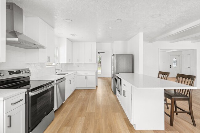 Building Photo - 4947 Cheena Dr