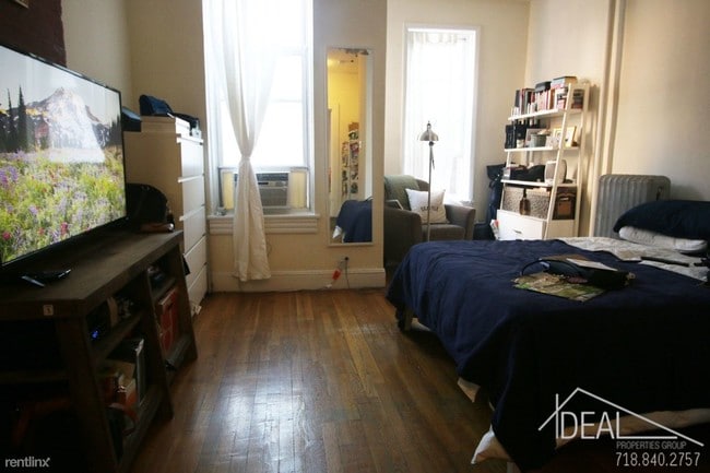 Building Photo - 26 Middagh St