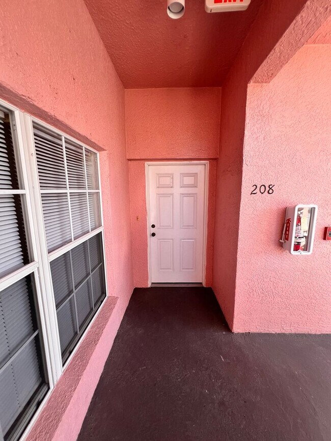 Building Photo - Annual Unfurnished Rental – 3 Bed, 2 Bath Condo in Gated Community!