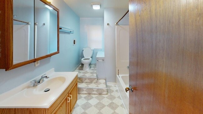 Bathroom - 833 Brown St