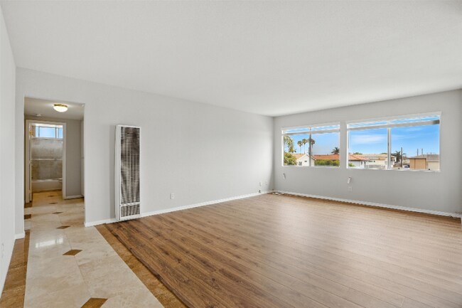 Building Photo - 1152 W 24th St