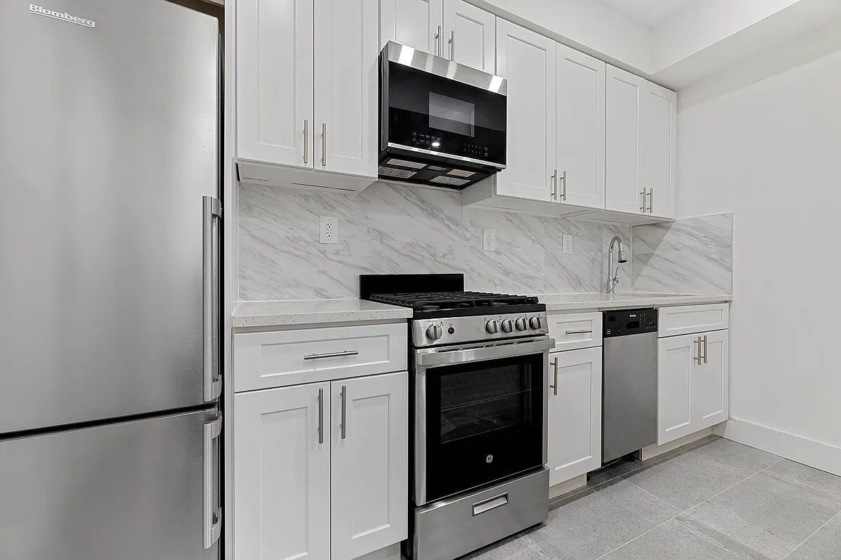 Primary Photo - 570 Ninth Avenue