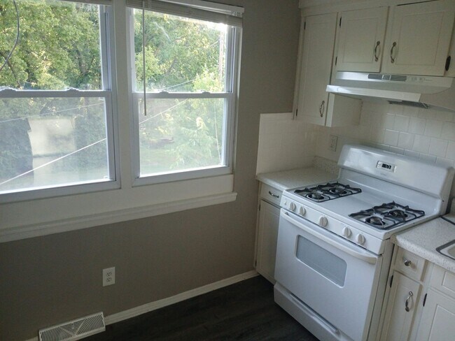 Foto del edificio - 5036-5038 N Topping Duplex