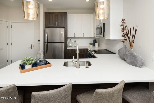 Foto del edificio - 6051 State Farm Rd