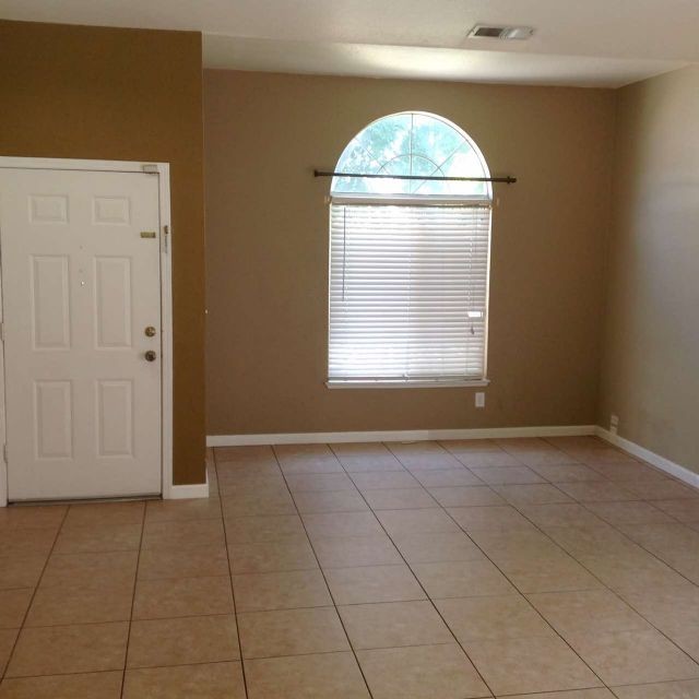 Foto del edificio - House For Rent in Ceres
