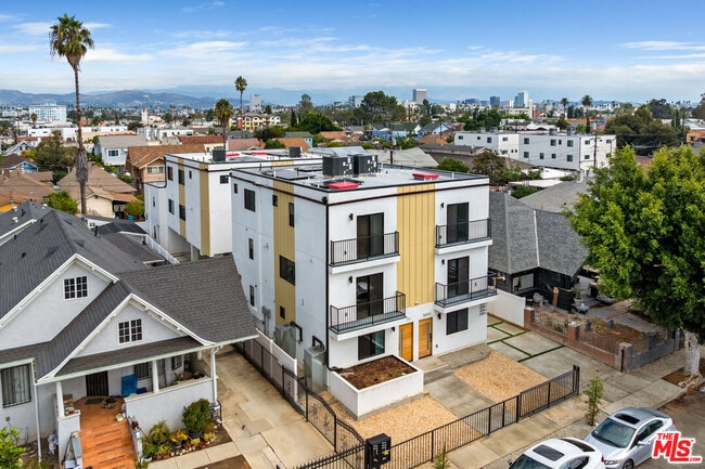 Foto del edificio - 3209 W 18th St