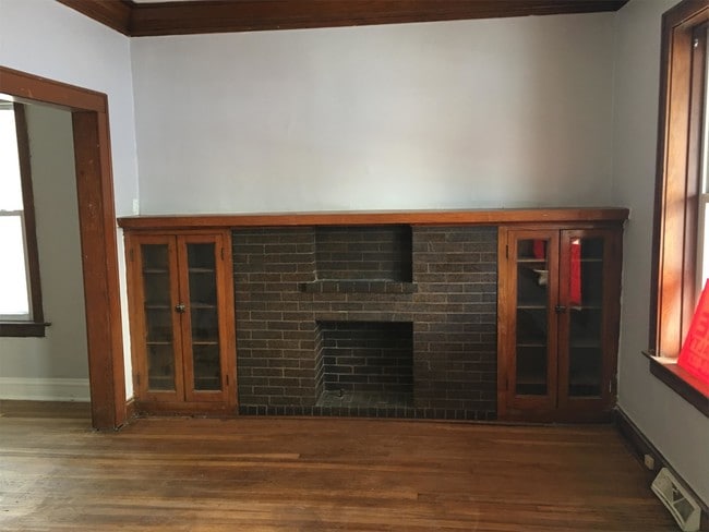 Building Photo - 56 W 76th St