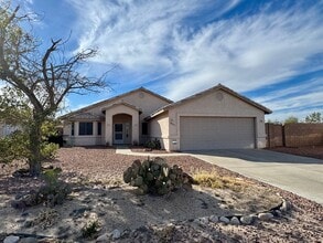 Building Photo - 4821 Calle del Media