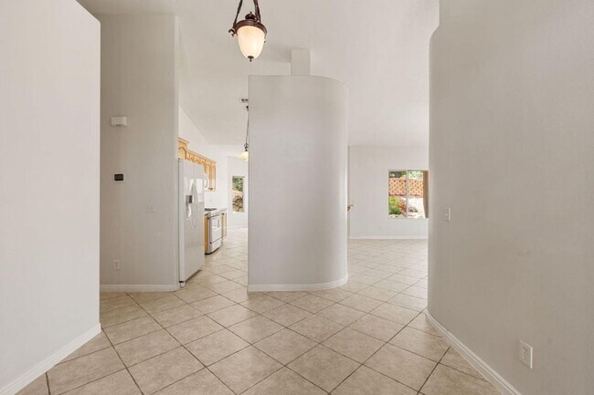 Foto del edificio - Beautiful 4 Bedroom Single-Level Home