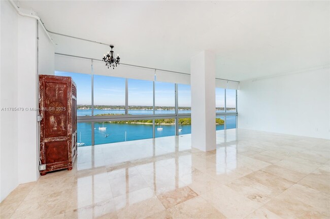 Foto del edificio - 7934 West Dr