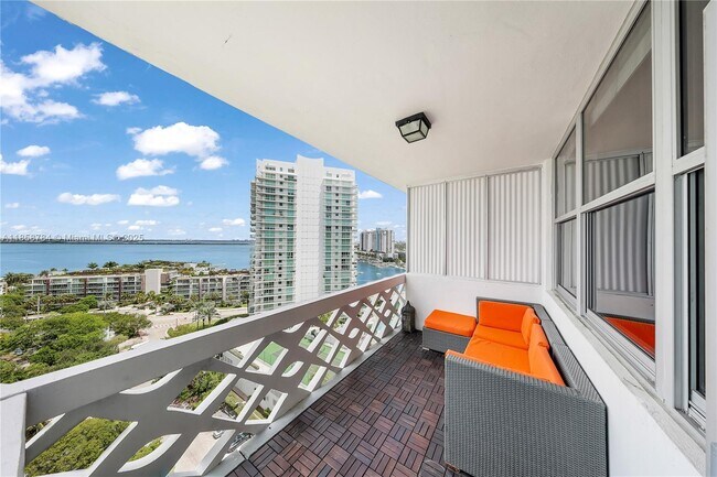 Foto del edificio - 20 Island Ave