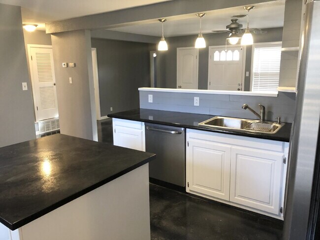 Building Photo - Stunning Home Located In Stubbs-Stewart Ne...