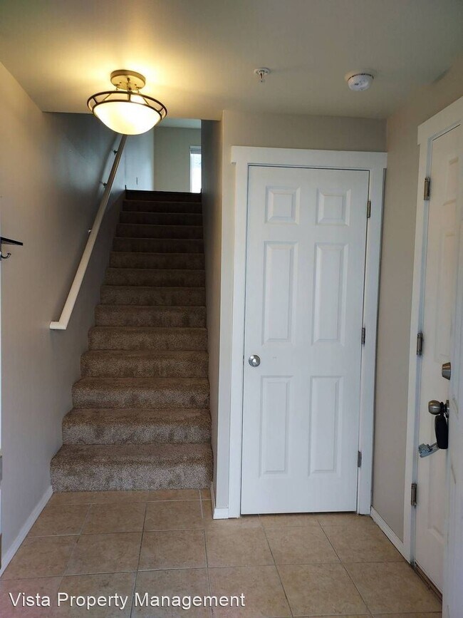 Building Photo - 2 br, 2.5 bath House - 5313 Military Rd E #D