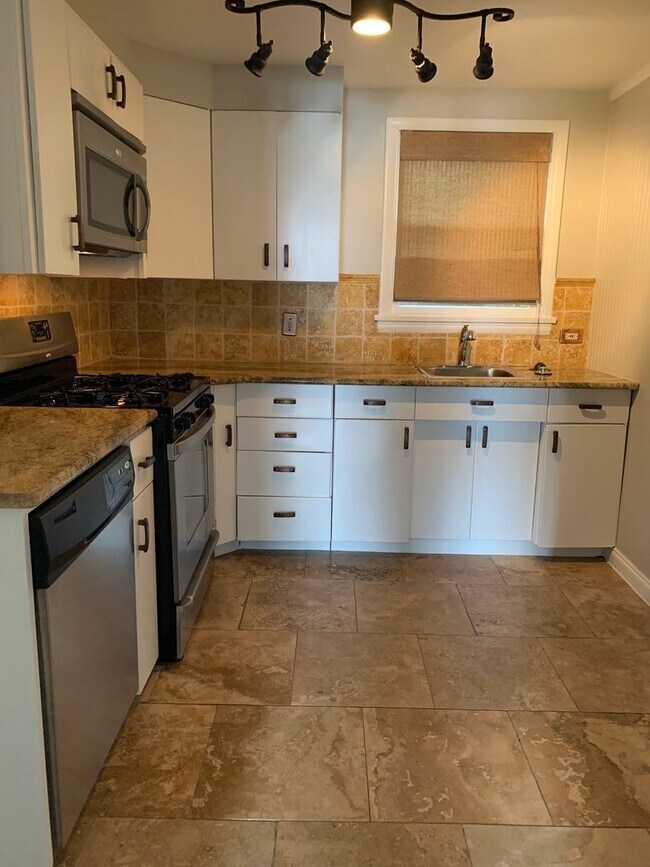 Foto del edificio - 902 1/2   E 43rd