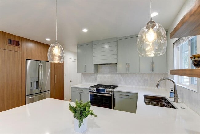 Foto del edificio - 300 Lightsey Rd