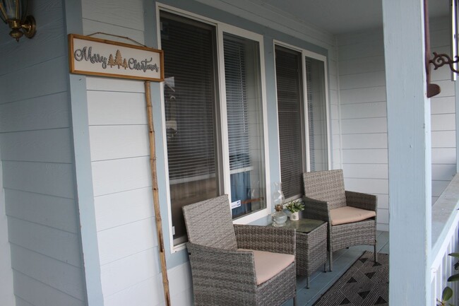 Building Photo - Beautiful 3 Bedroom  Home FOR RENT in Great Community of Steilacoom!!