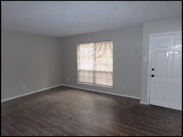 Foto del edificio - 5803 Chaucer Ln