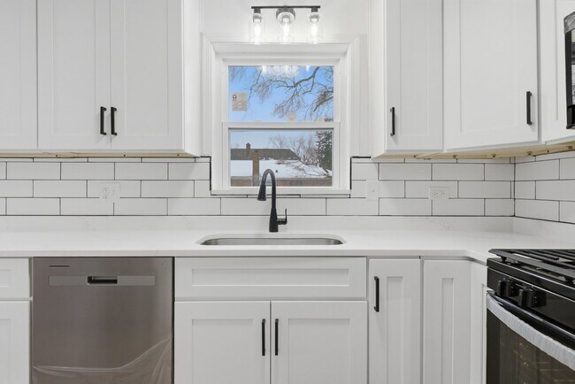 Foto del edificio - 12358 S Lowe Ave