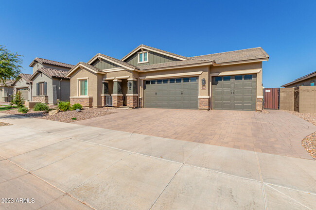 Building Photo - 16088 W Saguaro Park Ln